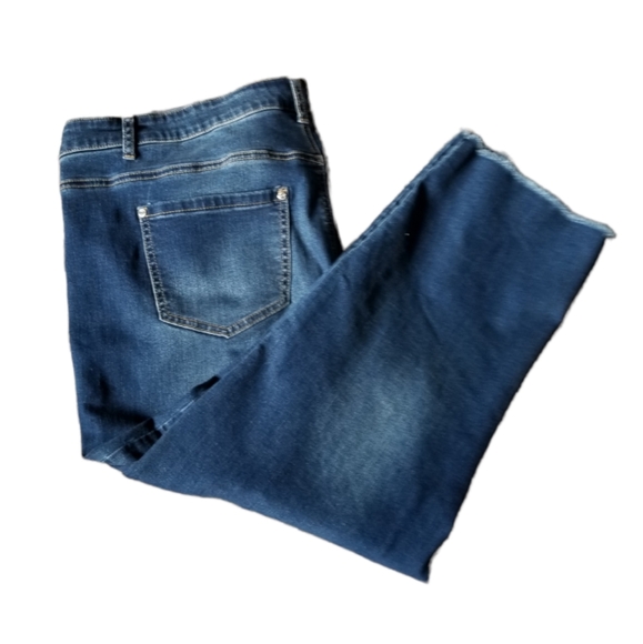 Plus Size Women's Addition Elle Love And Legend Two-Tone Crop Jeans - Picture 2 of 9